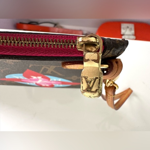 Louis Vuitton Neverfull Pouchette - Picture 9 of 9